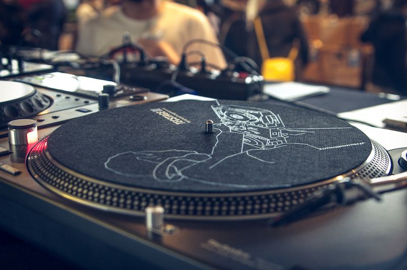DJ-Pult (Foto – Patrik Powalowski)